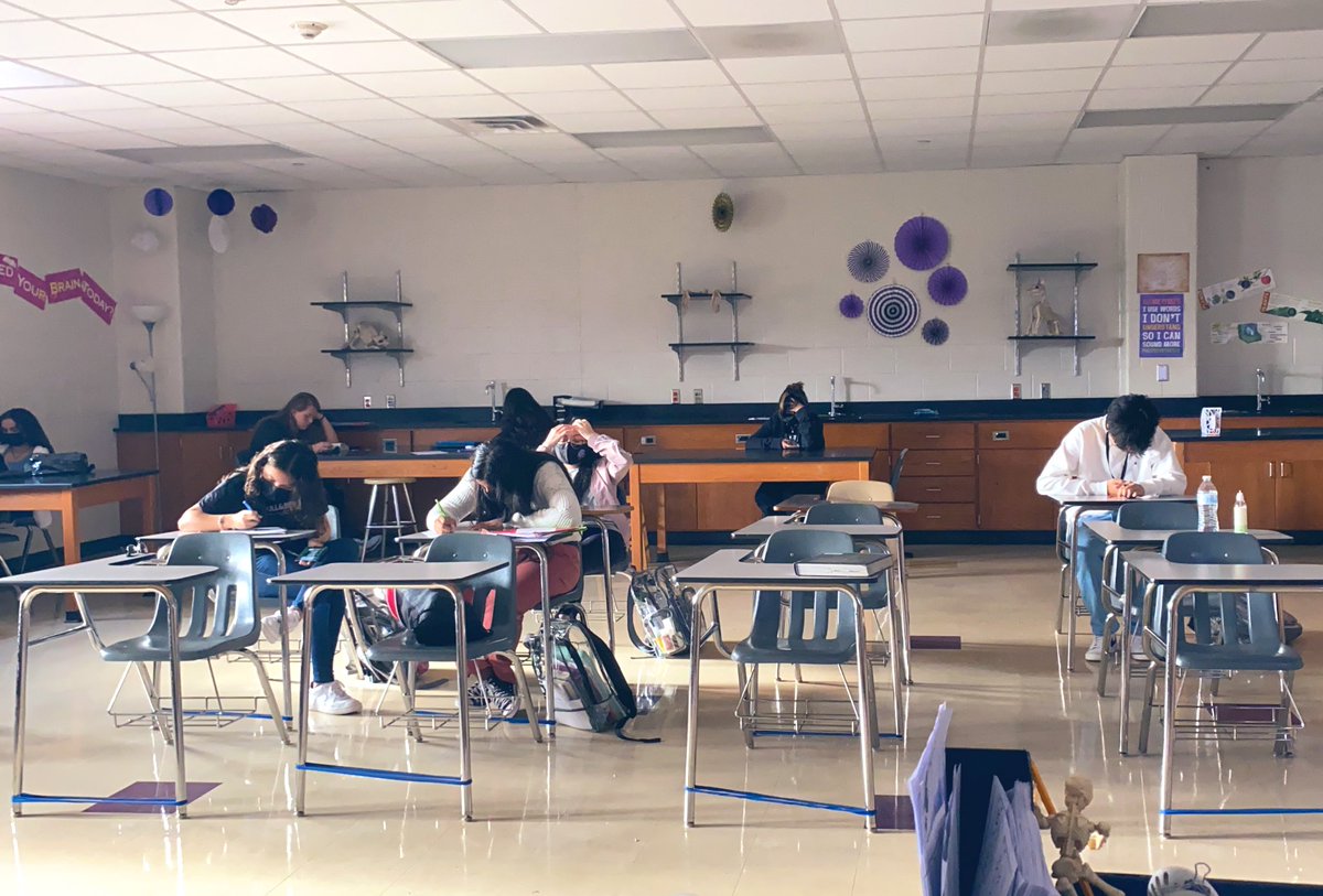 jvhsbio's tweet photo. Biology students are taking the DPM (District Progress Monitoring) exam today. They are so focused and showing their smarts! https://t.co/QgfBfhGUUQ