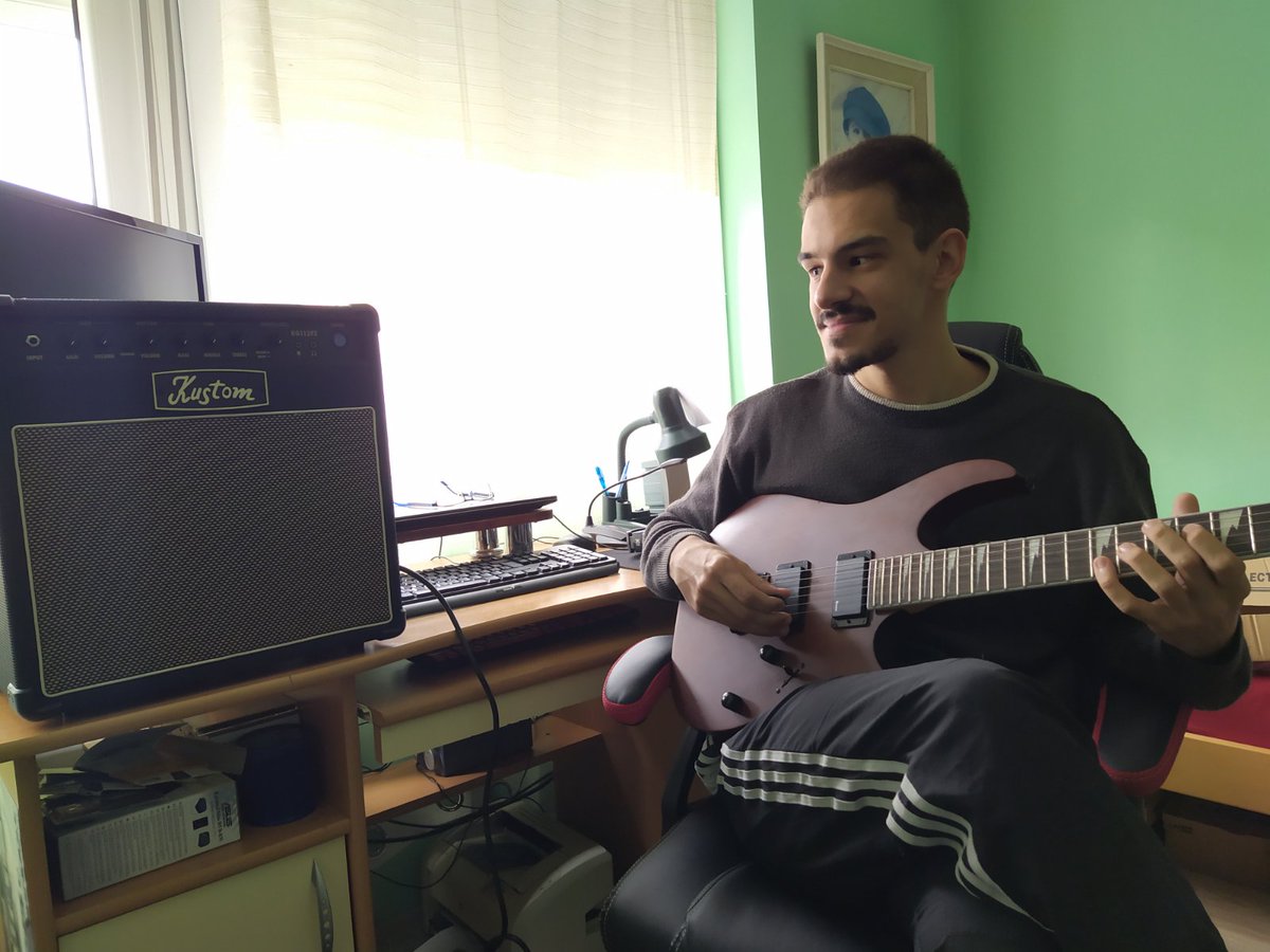 MixMusicCo's tweet photo. Aleksa iz Crne Gore i njegova nova oprema iz MIXa 🙂
#kustomamp #ibanez #rocknroll 😎🎸 https://t.co/qo0KqjKpoe