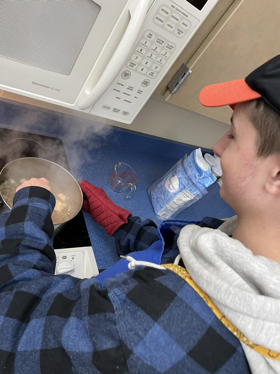 PHSelectricway's tweet photo. Philo High School students cooking it up for The Electric Way! @MrMose_PHS @TroyDawson4  #cooking #electricway #newskills https://t.co/fvtVWn6aZG