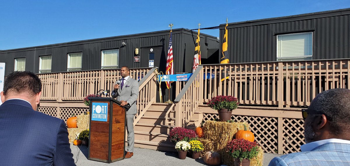 KobiLittle's tweet image. Ribbon cutting for the Impact Village @PortCovington. Council President @Nick_Mosby hit the nail on the head: When we empower local businesses, Black and Brown businesses, women owned businesses, we empower our communities. #coworkingspace #ecomomicdevelopment @naacpbaltimore