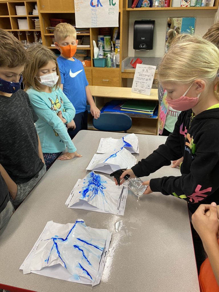 mrshhewitt's tweet photo. Second Grade Scientists: exploring the Earth’s surface features to observe patterns of how water from rainfall makes rivers flow. #mysteryscience https://t.co/UMimgJAJV1