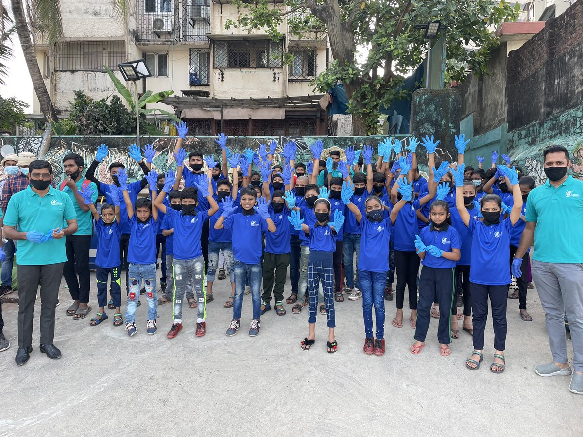 Indranilsm's tweet photo. Lion washed up on the shore, some deep cleaning, some conversations, some chai and some football…Great day! @mahimbeach clean up - week 214 @believemusic @believe #uturn @RabiaTewari https://t.co/xtV9jVoxf8