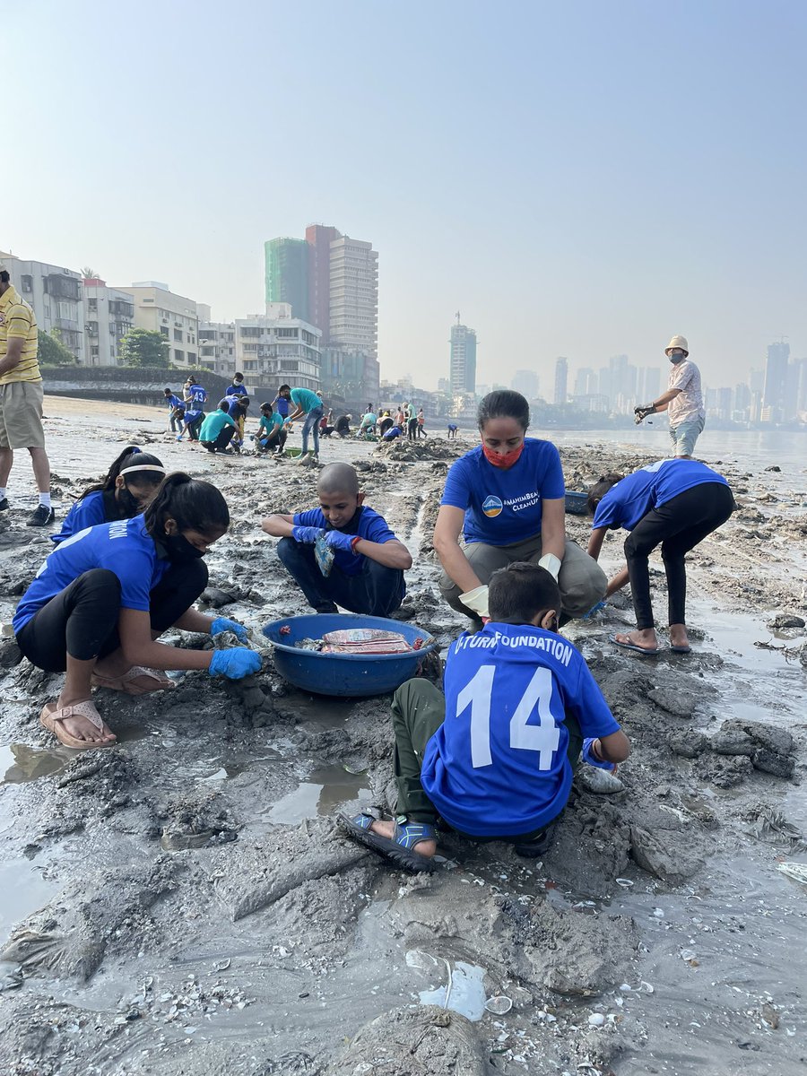 Indranilsm's tweet photo. Lion washed up on the shore, some deep cleaning, some conversations, some chai and some football…Great day! @mahimbeach clean up - week 214 @believemusic @believe #uturn @RabiaTewari https://t.co/xtV9jVoxf8