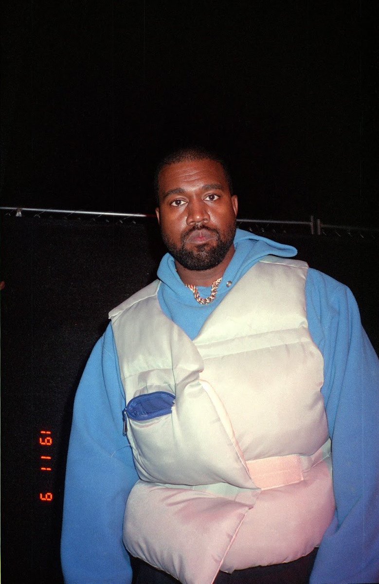 parisaintshop's tweet photo. 1 RT = 1 Vote #ARIAsKanyeWest https://t.co/vpfPpa04Ub