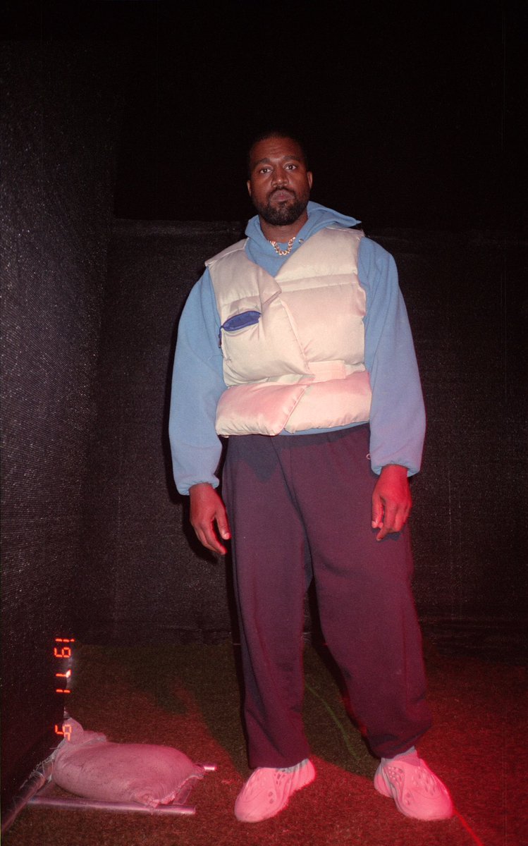 parisaintshop's tweet photo. 1 RT = 1 Vote #ARIAsKanyeWest https://t.co/vpfPpa04Ub
