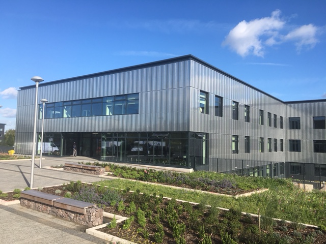 AandMEDM's tweet photo. Stunning tour for opening of new #BlackCountry & Marches #InstituteofTechnology in Dudley.
#BCMIoT offers higher level technical skills for #AdvancedEngineering & #Manufacturing.
@BCM_IoT @MakeUK_ @TheManufacturer @swarfguru @SwarfandChips @SupportUKMfg #gbmfg #ukmfg https://t.co/c1CPRW0Go7