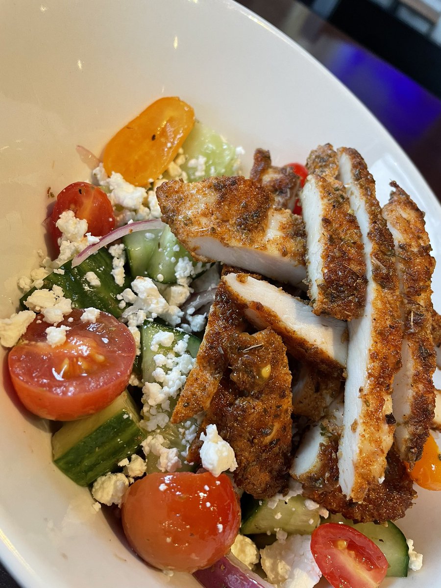 142yeg's tweet photo. One of our new menu items is “My Pa’s Famous Greek Salad” & it is quickly becoming one our most popular menu items!
Make it a full meal by adding a grilled chicken breast, grilled salmon, or blackened chicken as featured here.
#LetsGoOilers #Yeg #Oilers #YegFood #OneFourTwoYeg https://t.co/G4XAXFGIWm