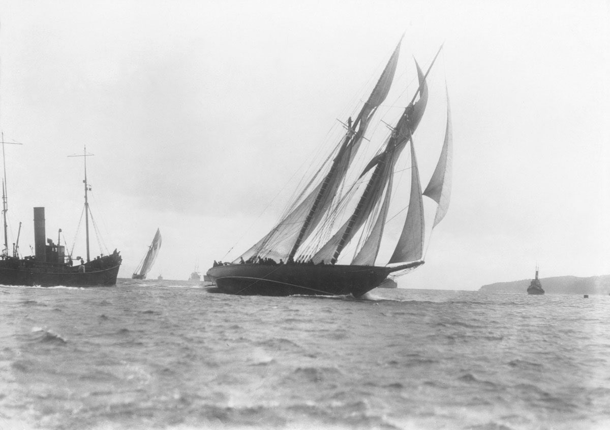 BLUENOSE crossing the line, 1923 💯

#Bluenose100

📷: W.R. MacAskill / <a href="/NS_Archives/">Nova Scotia Archives</a>