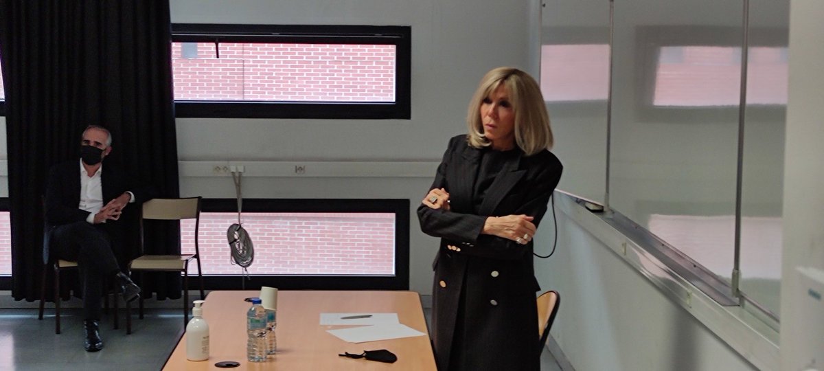 Brigitte Macron avec des étudiants marseillais