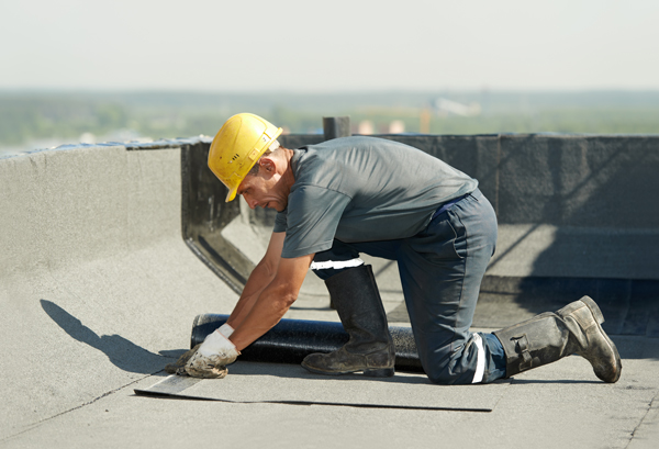 PHPSD's tweet image. Seeing signs of wear on your commercial roof? It&apos;s difficult to know whether to repair or replace. We help you figure it out. hubs.ly/H0Qn8pM0