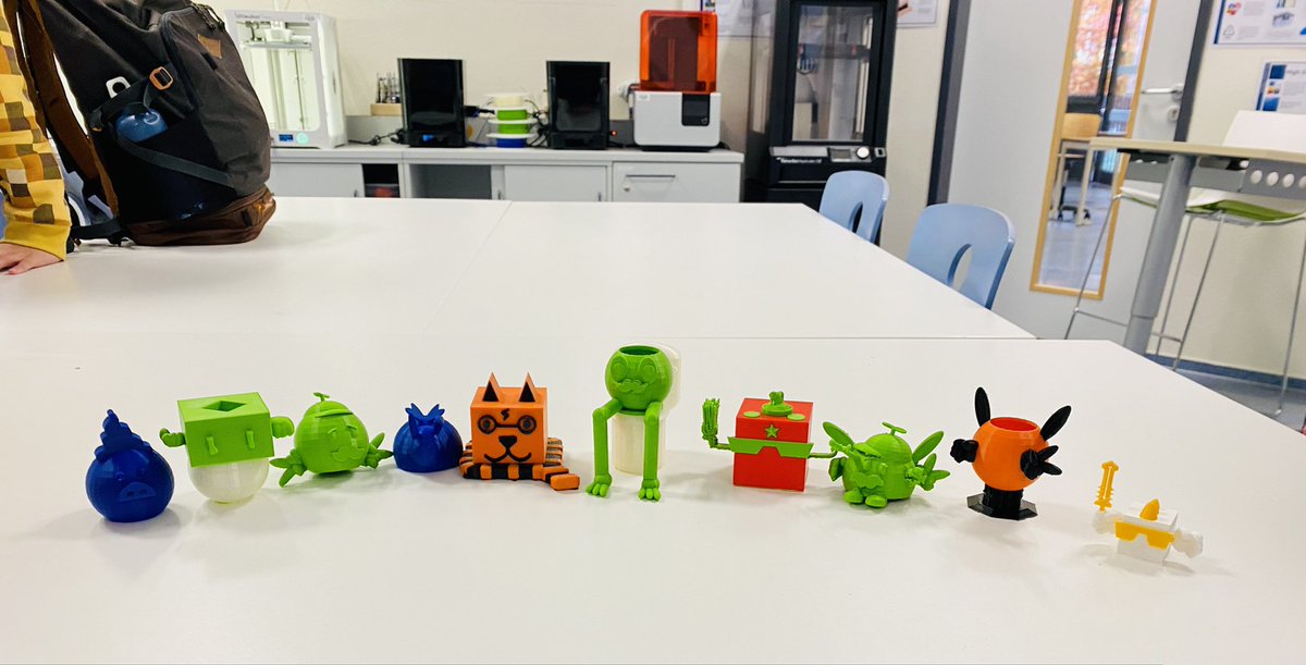 zwoodyburn's tweet photo. Check out this motley crew! After school @tinkercad class @FIS_School. https://t.co/ao4sjSbYRl