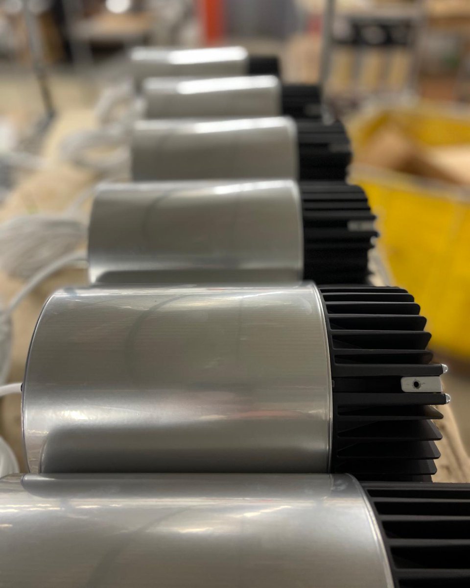 A nice order of our HL Series "Tubes". These fixtures come in a variety of decorative options and finishes. Check out our website for more info conta.cc/30OQk4A
Thank you King Lighting for the order! #architecturallighting #ledlighting #decorativelighting
