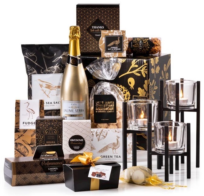 VanSlobbe's tweet photo. Wij hebben een ruim assortiment van door ons geselecteerde kerstpakketten. Liever zelf een kerstpakket samenstellen? Dit kan met producten uit ons gehele assortiment.  Bezoek onze webshop via de link hieronder!
https://t.co/uiDEV9mKe0 
#kerstpakket #relatiegeschenken https://t.co/GurS1HXyUq