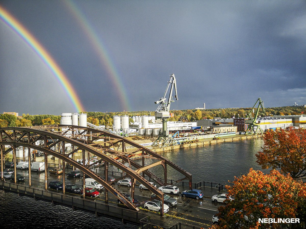 Anesslinger's tweet photo. Kurze Verschnaufpause in Berlin? #Sturm #Berlin https://t.co/t3xxzglzpr