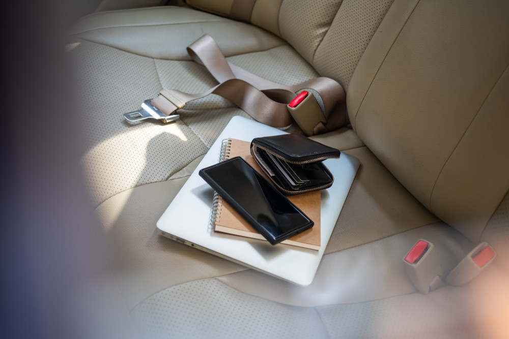 Don't make it easy for thieves to burglarize your home or vehicles. Most theft is a crime of opportunity that can be avoided by simply locking your doors and windows. In fact, almost all vehicle burglaries in Grayslake are committed against unlocked cars!

villageofgrayslake.com/545/Dont-Make-…