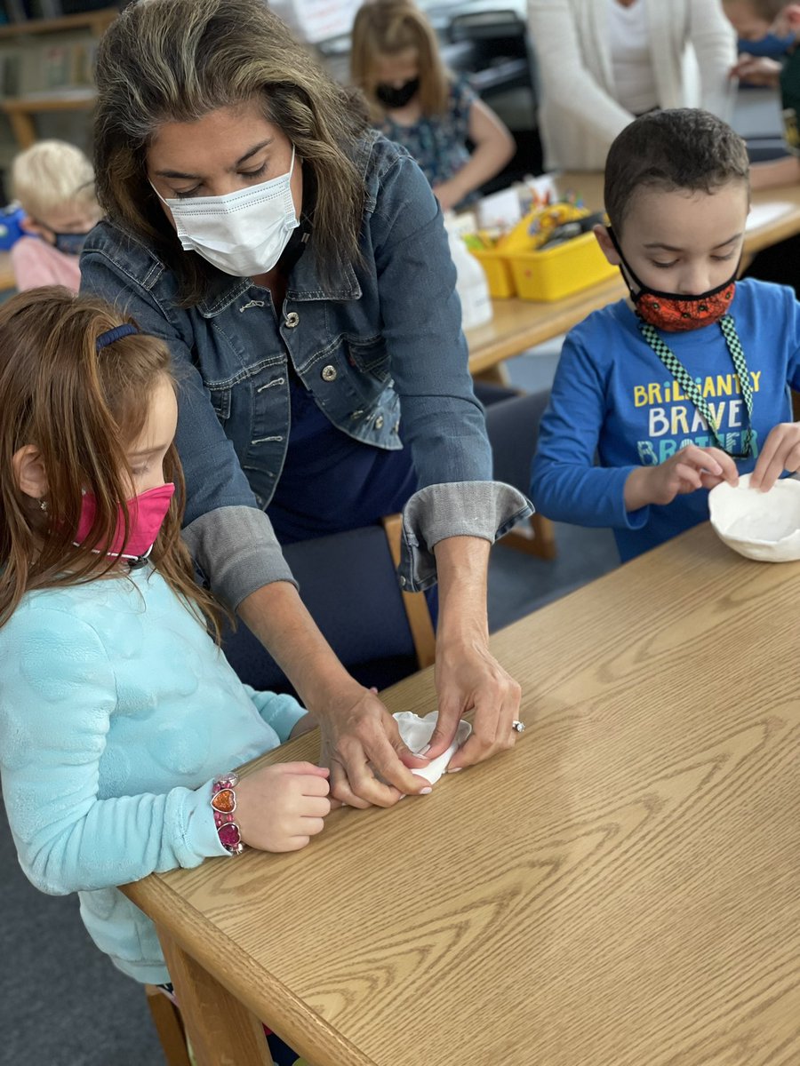 FrstGrdFun's tweet photo. An amazing wrap up for our #HispanicHeritageMonth unit with @DigiLearnSA as we made our very own Puebla pots #NRPSSTEAM #art #SeeYourselfInSTEAM https://t.co/97QtyWLCzk