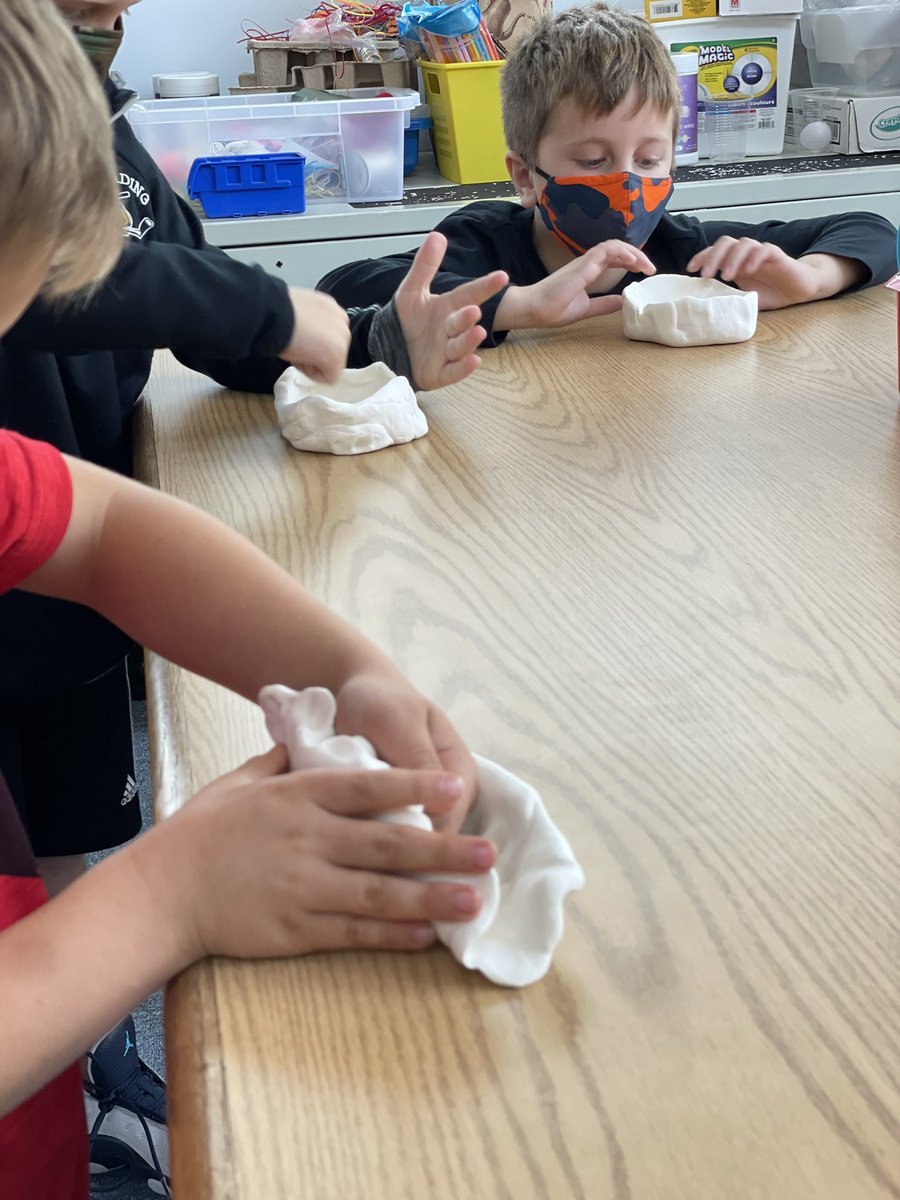 FrstGrdFun's tweet photo. An amazing wrap up for our #HispanicHeritageMonth unit with @DigiLearnSA as we made our very own Puebla pots #NRPSSTEAM #art #SeeYourselfInSTEAM https://t.co/97QtyWLCzk