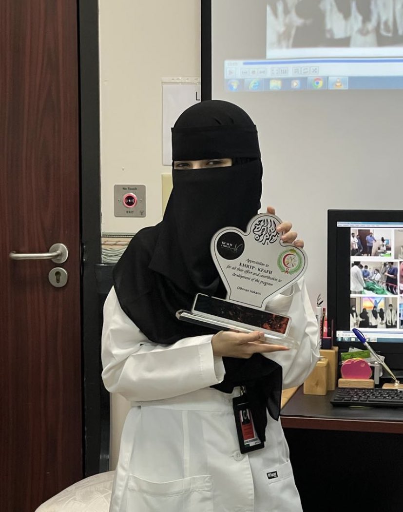 KfafhProgram's tweet photo. Thanks to our former chief resident Dr.Capt.Othman Hakmi ( @uthman1992 ) on his great efforts and  positive spirit on the team ..
we wish him all the best in his next Journey 🙏🏻😊 https://t.co/Zl3XzBBL5H