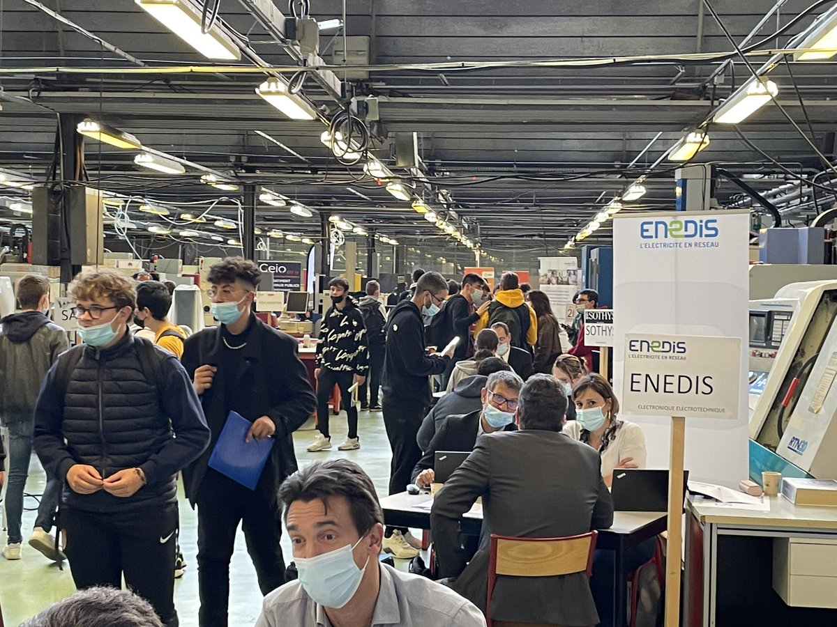 PoledeStages's tweet photo. Aujourd’hui au lycée Cabanis de Brive @aclimoges a lieu la 4ème Edition des rencontres du stages et de l’emploi. Objectif : faire se rencontrer les jeunes et entreprises dynamique école-entreprise au sein d’un établissement scolaire.
@greta_limousin @CfaLimousin @LyceeCabanis https://t.co/Wu7vB4rt4g