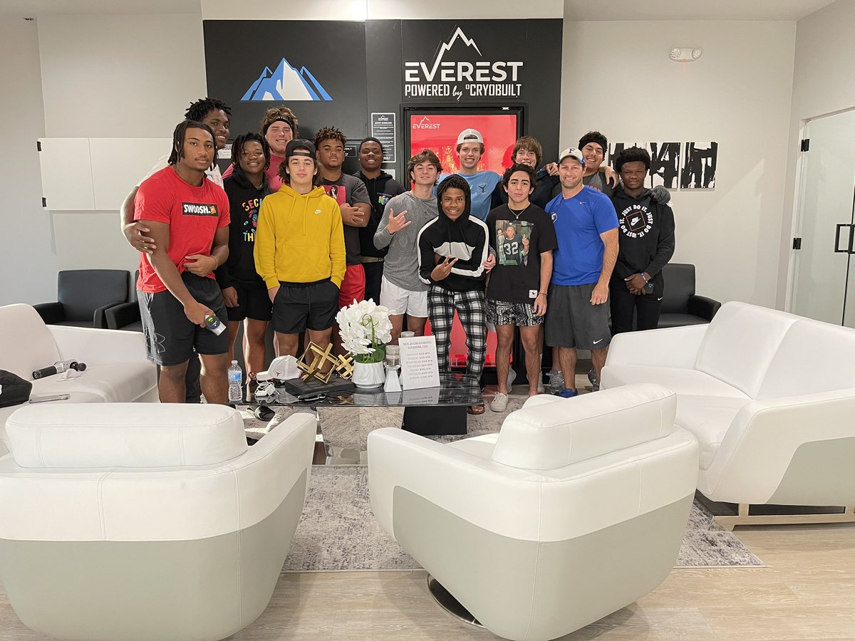 CoachHarbert's tweet photo. Thanks @AroraChiro for hosting @FHSRACCOONFB today for a recovery session. Cryo was a little chilly for some of them (@dylannhardinn) but the boys feel awesome afterward. Highly recommended! https://t.co/zSZPSb73zE