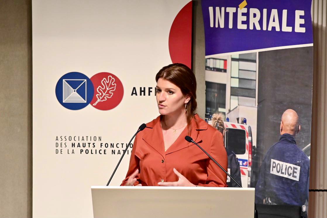 Renforcer les liens entre les citoyens et les forces de sécurité est un enjeu de cohésion nationale. Heureuse d'ouvrir les 3èmes rencontres de l'Association des hauts fonctionnaires de la <a href="/PoliceNationale/">Police nationale</a>, en hommage à celles et ceux qui nous protègent. #AHFPN 
Cc <a href="/NunezLaurent/">Laurent Nuñez</a>