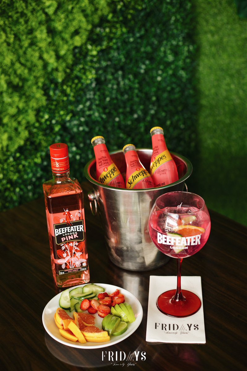 FRIDAYS_restaurant tweet media