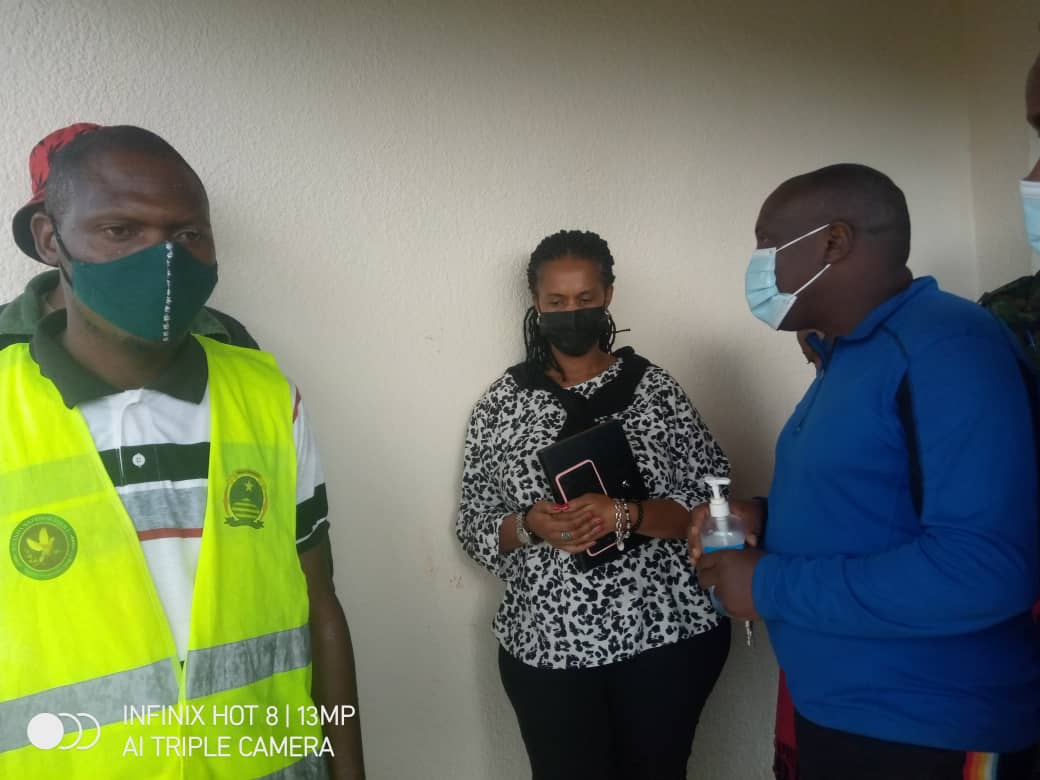 ndera_sector's tweet photo. Uyu umunsi mu  Umurenge wa #Ndera @Gasabo_District twakiriye itsinda riturutse ku @CityofKigali rije mubugenzuzi bwo kureba uko imihigo y'ubudasa mu guhangana na #COVID19 #OperationOneStop yeshejwe ku gera ku isibo
@PudenceR @gatjmv @RwandaLocalGov @Rwandapolice @dusengiyumvas https://t.co/3AKnKkTovO
