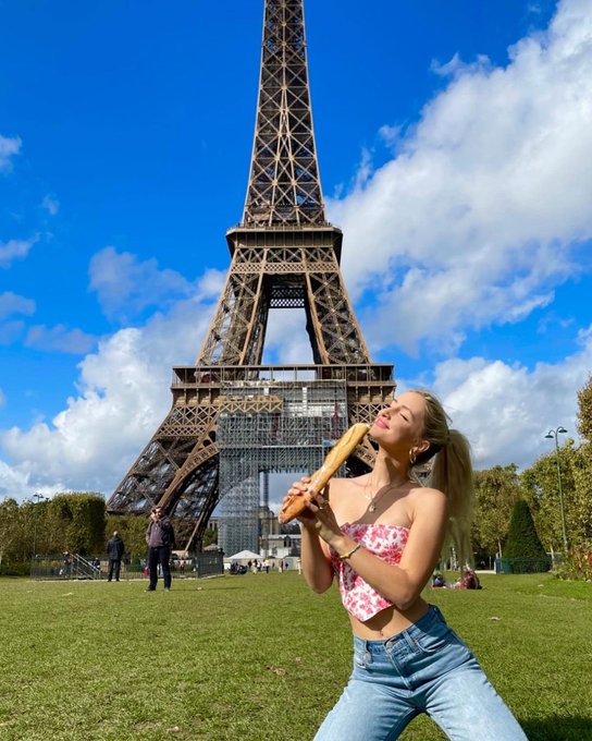 show me ur baguette 🥖 https://t.co/TPbpQOBHG5
