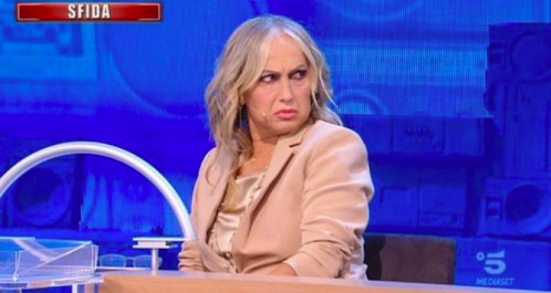 OroscoTweet's tweet photo. Amico/a: Dammi un abbraccio e dimmi che mi vuoi bene!
Capricorno:
#Amici21 #Capricorno #MEMES #memesdaily #Amicispoiler #Facts https://t.co/qBqyvjKmc0