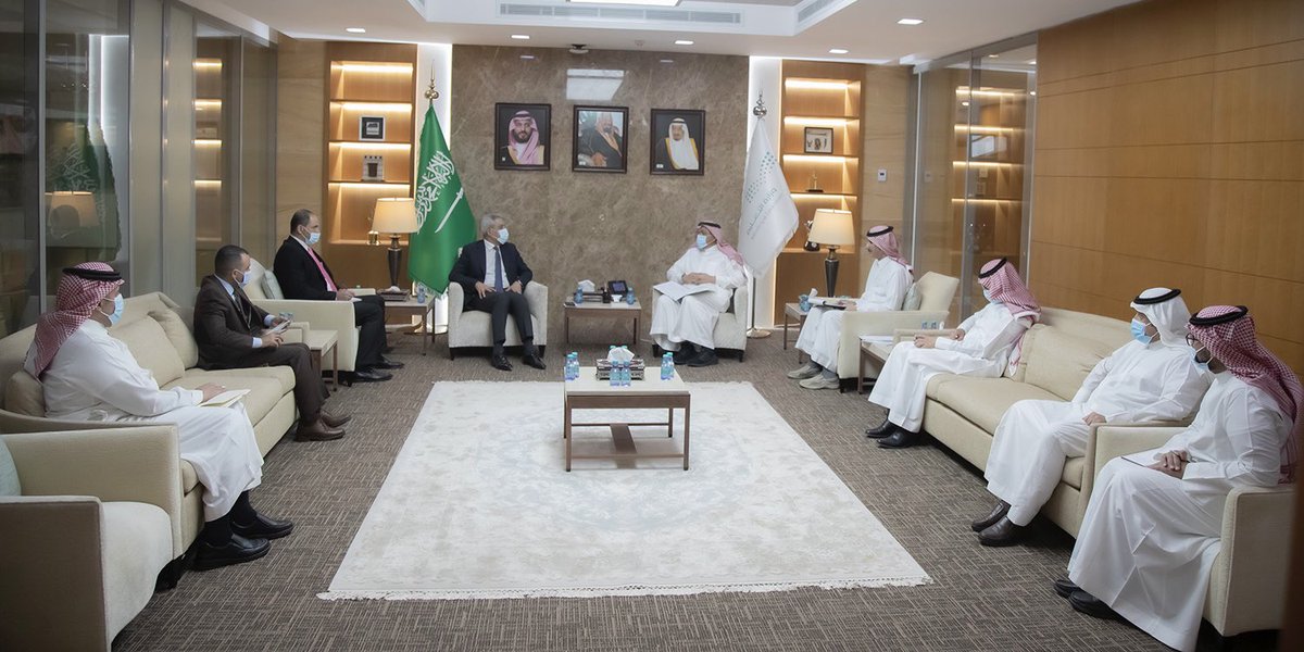moe_gov_sa's tweet photo. #وزير_التعليم يبحث مع سفير العراق مجالات التعاون في التعليم الجامعي، والمنح الدراسية المقدمة للطلبة العراقيين.
https://t.co/uogq6LsUGK https://t.co/R73w7no4tk