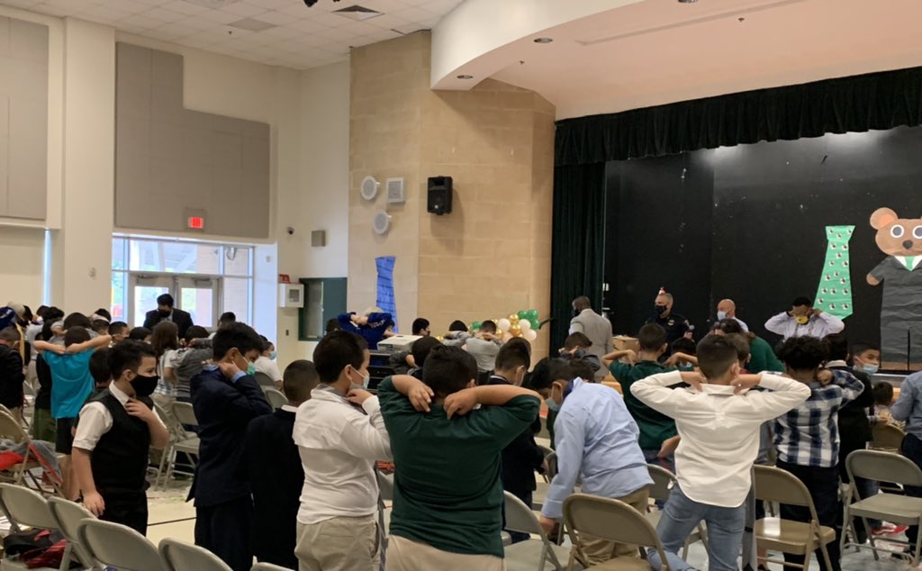 cgerard1913's tweet image. Guys with Ties @Roosevelt_HISD was amazing! This warmed my heart ❤️❤️ #allinforallstudents @CallowayGlenda @CandiceC_ @HoustonISD @KarenJoHISD @HISD_ACC