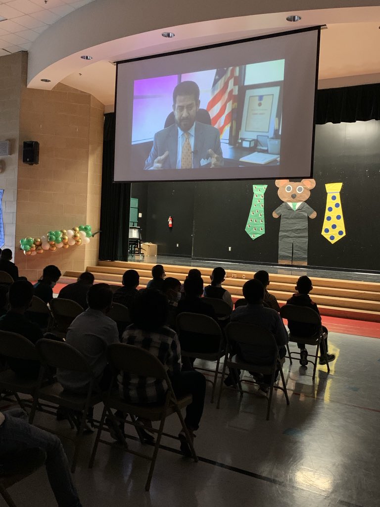 cgerard1913's tweet image. Guys with Ties @Roosevelt_HISD was amazing! This warmed my heart ❤️❤️ #allinforallstudents @CallowayGlenda @CandiceC_ @HoustonISD @KarenJoHISD @HISD_ACC