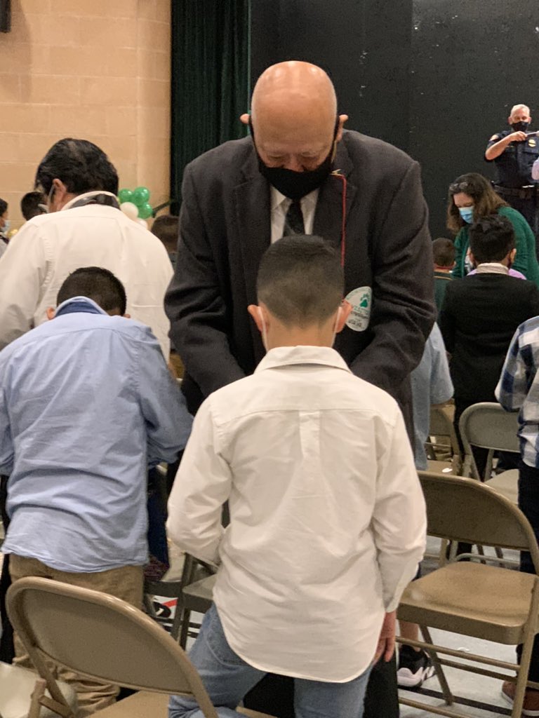 cgerard1913's tweet image. Guys with Ties @Roosevelt_HISD was amazing! This warmed my heart ❤️❤️ #allinforallstudents @CallowayGlenda @CandiceC_ @HoustonISD @KarenJoHISD @HISD_ACC