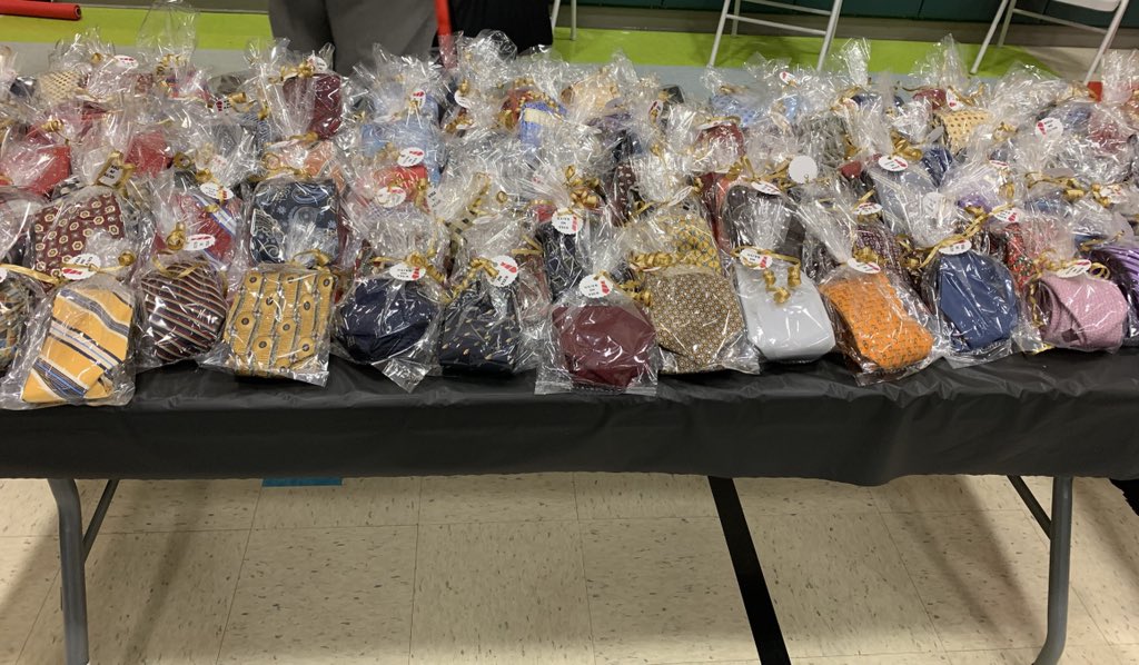 cgerard1913's tweet image. Guys with Ties @Roosevelt_HISD was amazing! This warmed my heart ❤️❤️ #allinforallstudents @CallowayGlenda @CandiceC_ @HoustonISD @KarenJoHISD @HISD_ACC