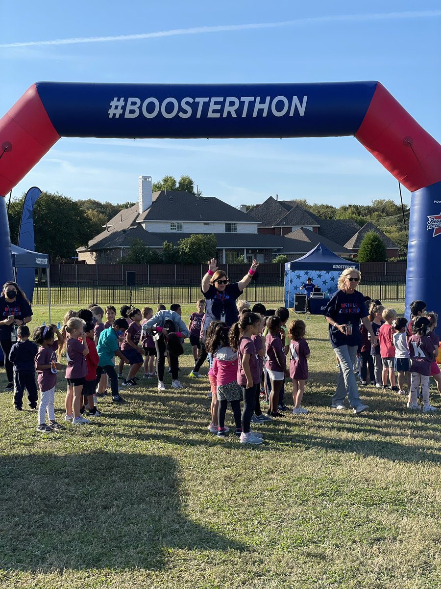 Kasey Heingartner (@kaheingartner) on Twitter photo Kindergarten and 1st grade getting their laps at our <a href="/TCETexans/">Town Center Elem</a> #Boosterthon Fun Run!! Kindergarten and 1st grade getting their laps at our <a href="/TCETexans/">Town Center Elem</a> #Boosterthon Fun Run!!