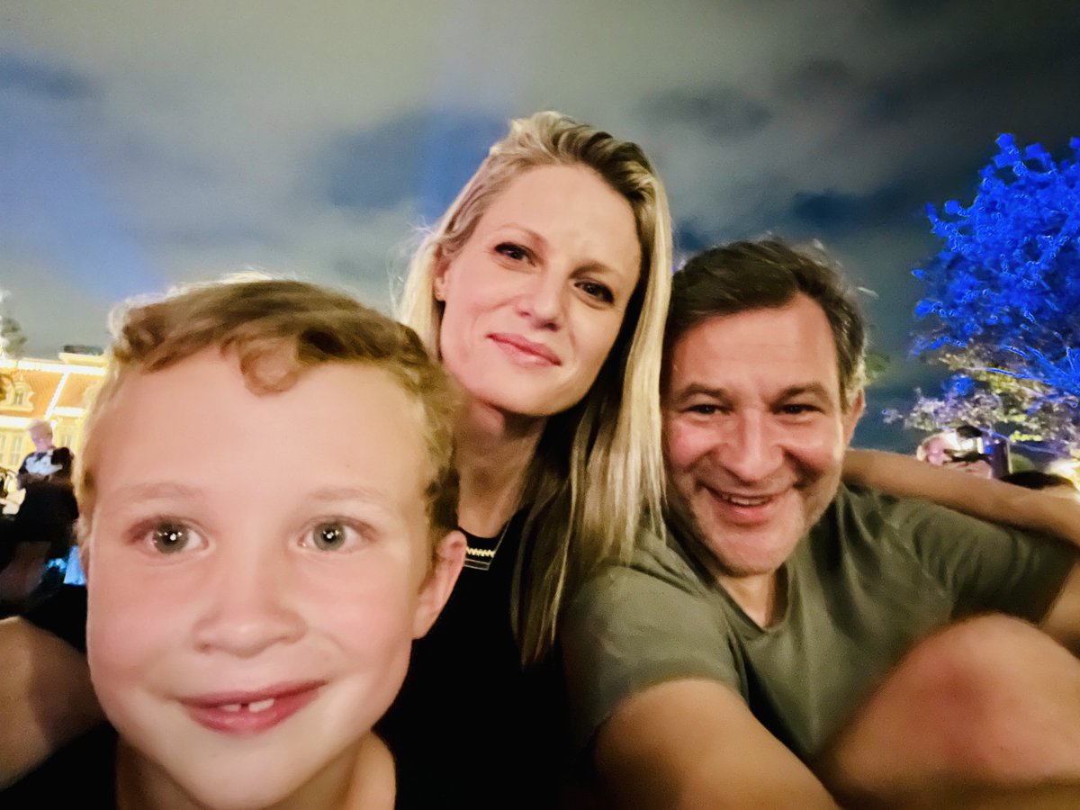 danbharris's tweet image. Step 1: retire from ⁦@ABC⁩ after 21 years. Step 2: go to Disney World.