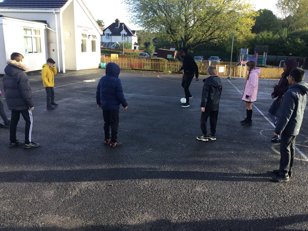 ParkStSchool's tweet photo. Children at our school were left feeling inspired after a visit from ex professional footballer Marcus Bean. He spoke about his experiences as a footballer and reminded children that they can all reach their goals if they work hard! #blackhistorymonth #parkstreet #marcusbean https://t.co/uaQIiaGydW