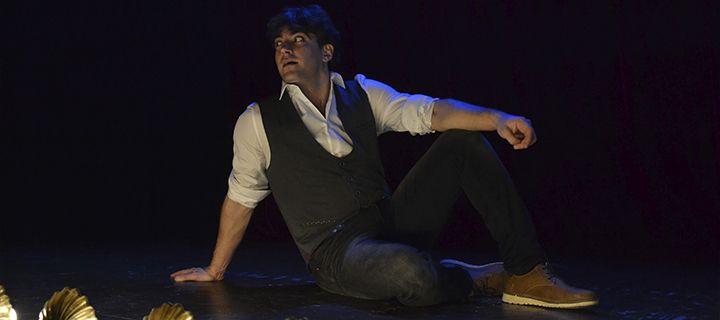 ¡ÚLTIMS DIES! 😉
Robert González protagonitza Robert, un espectacle, escrit i dirigit per i <a href="/somiadora_9/">Laia Alsina Ferrer</a> que reflexiona sobre el límits de les relacions amoroses i el desig. 😍

 Fins al 24 d'Octubre de 2021 a <a href="/maldateatre/">El Maldà</a> 💏

teatrebarcelona.com/espectacle/rob…