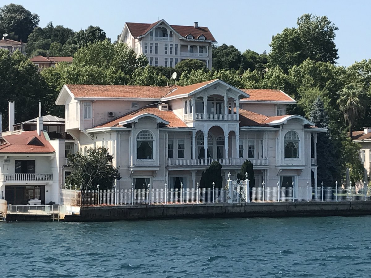 Boğaz'ın en muhteşem yalılarından  biri Erbilginler yalısı. Dünyanın en pahalı 5 evinden biri olmuş..