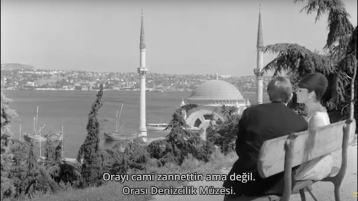 busra_esr's tweet photo. Podcast sayesinde izledim, çok enteresan bir filmdi gerçekten. Fransız bakışında İstanbul?? Kimin İstanbul'uydu bilmiyorum ama, böyle seyretmesi güzeldi. https://t.co/llM5QIkC2j