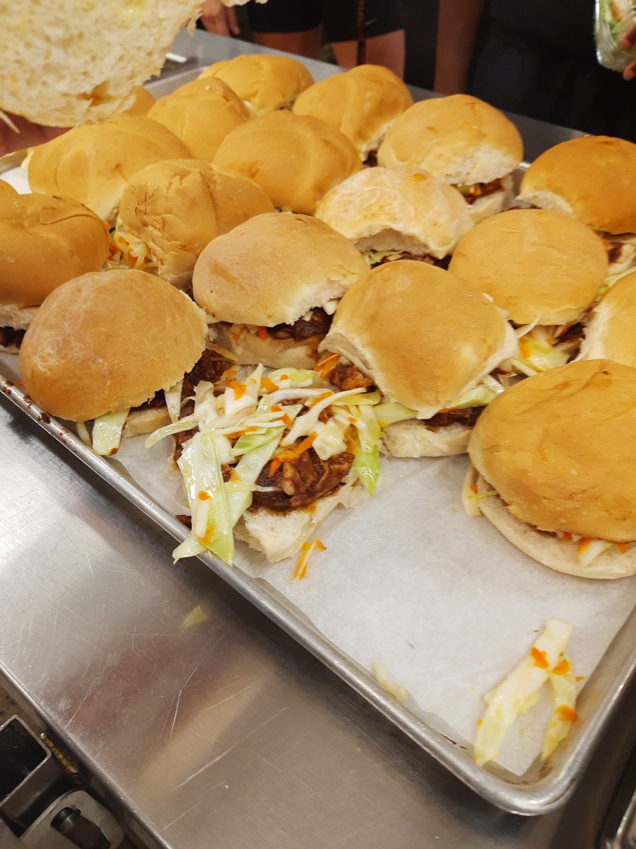 msplato1's tweet photo. Great job Hornets on today's lunch; pulled chicken and coleslaw on a bun and chicken kabobs with Greek salad. Everything looked and smelled great! @StamfordNation @dsbn @DSBNTech https://t.co/MrFVPTWESF