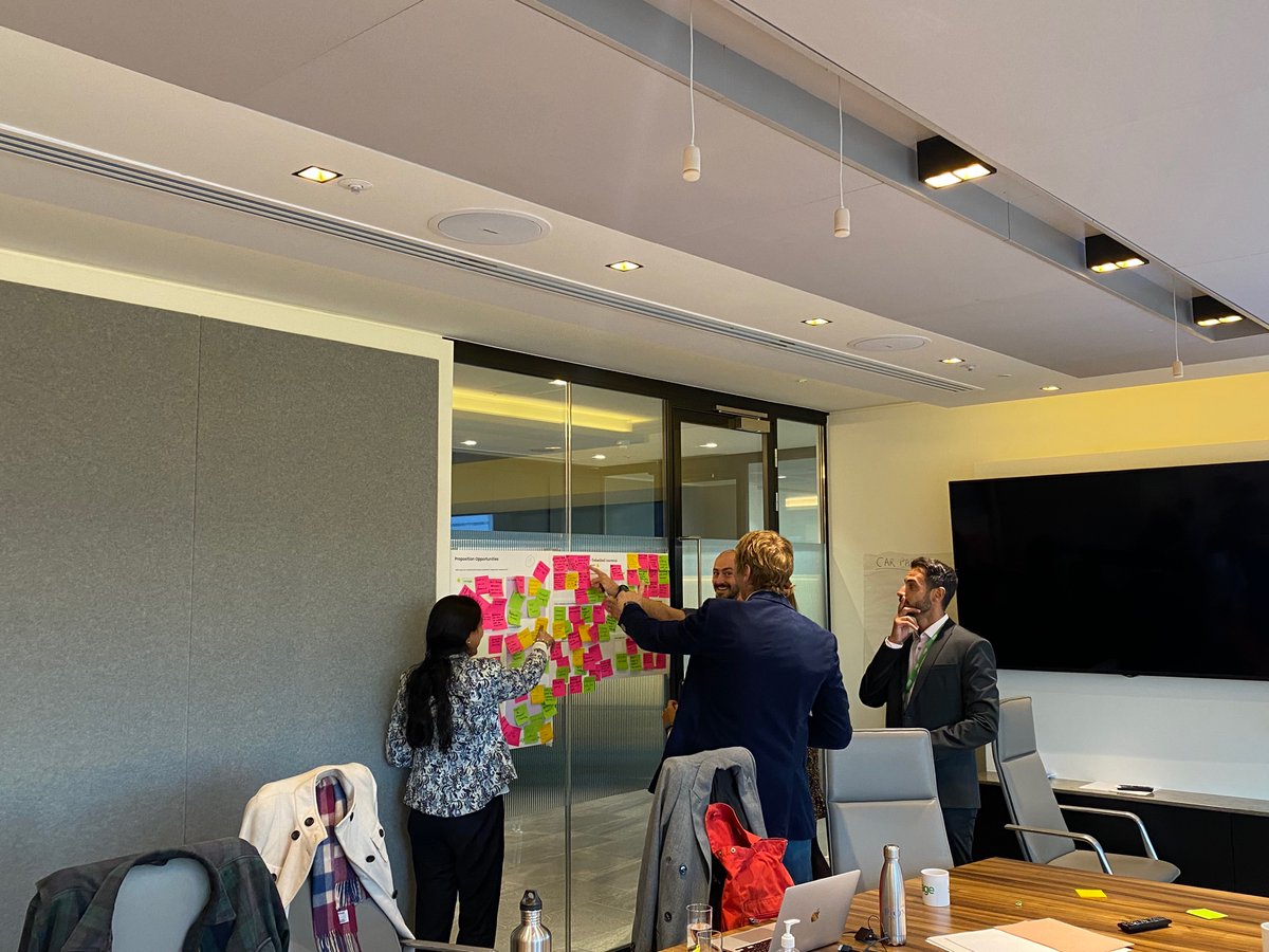 KatinkaSchaaf's tweet photo. First face to face workshop after nearly 2 years ✏️🗒 plus a very special view 🙌 #workshopwithaview @AdmiralPioneer #Shard https://t.co/Qnkx3UStTp