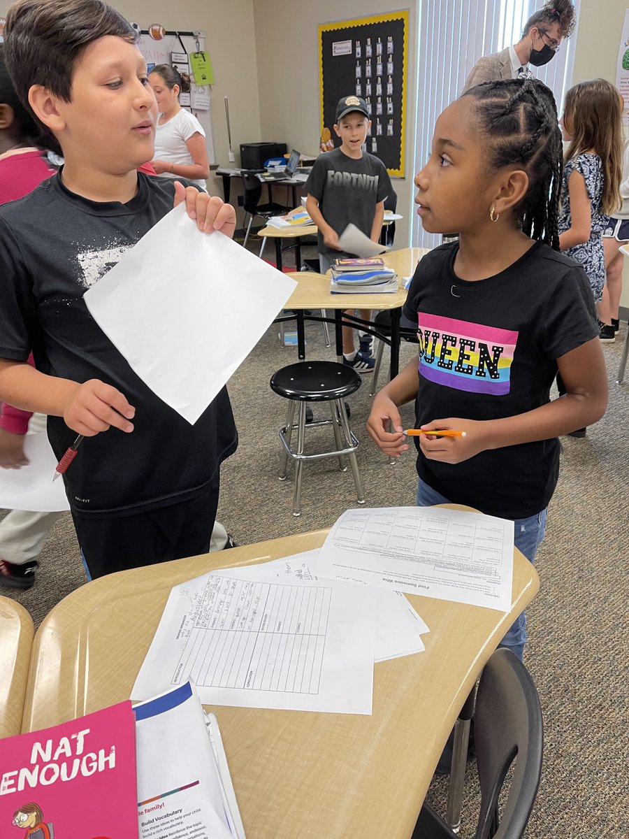 KarkoshKelsi's tweet photo. Class Family building today in fourth grade! #QHES #GoQuails ❤️🎉 https://t.co/iwEd8s9Zc5