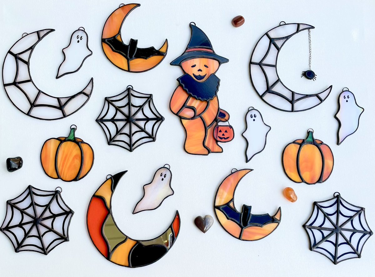 whitewavewitch's tweet photo. I'll have a stained glass spider web moon and Halloween bear available tomorrow 10/22 at 4:44pm est ☺️🧡🕸 https://t.co/NoJhvDqnAx