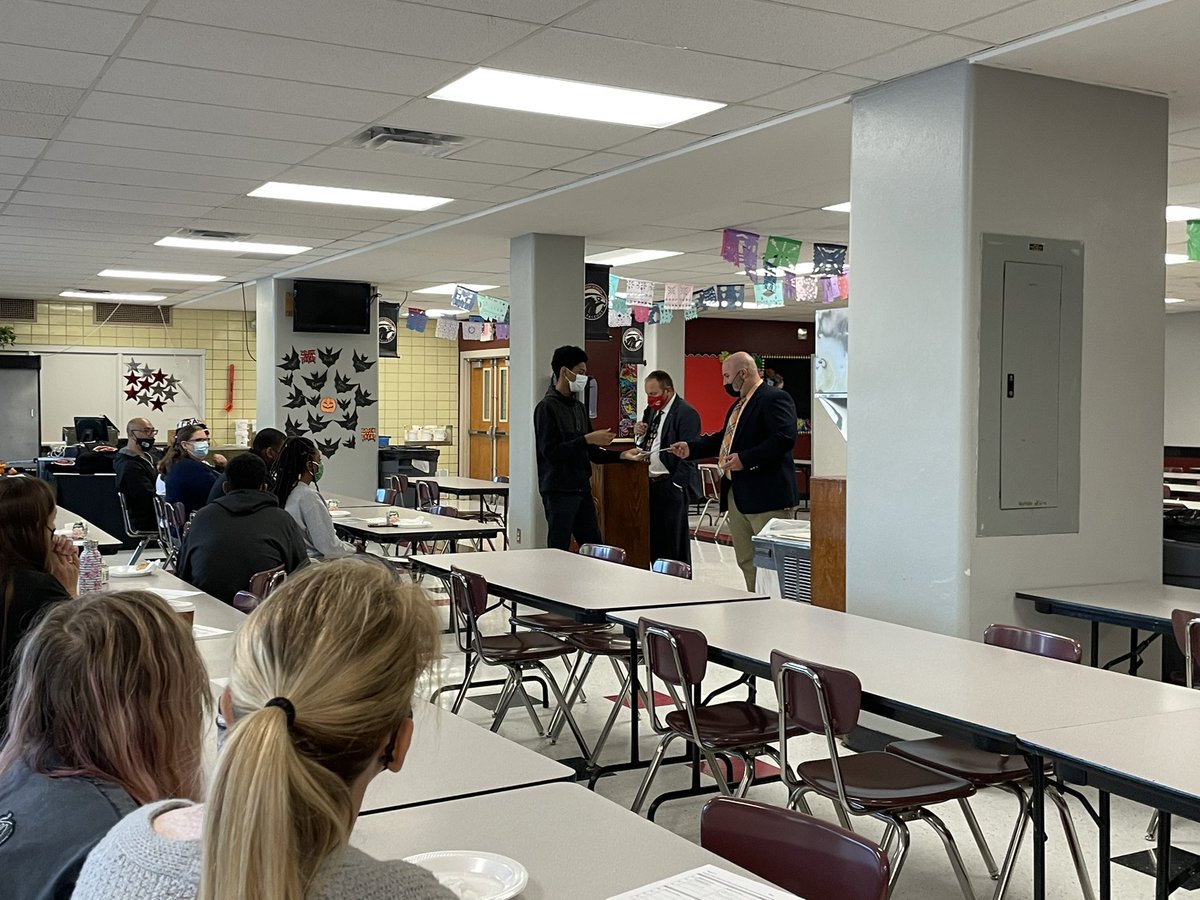MsHernandez_ISD's tweet photo. Congratulations to the all the VH students of the month. I spy several orchestra students in this amazing group! #isdstrong #proudteacher @vanhornfalcons @Vanhorn_falcons https://t.co/kbS3jIaTQC
