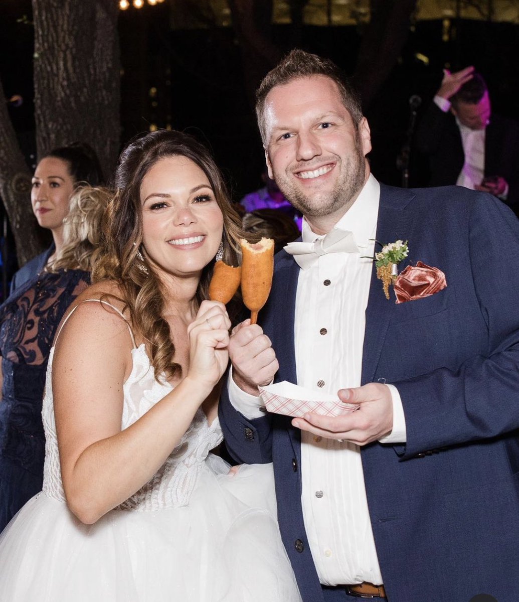 FletchersDogs's tweet photo. Did you know we cater events both big & smalleverything from weddings to baby showers to holiday parties. Let us make your special event unforgettable!
💛🚚❤️
Congrats to Lisa & Justin on their nuptials last week!
👰🏻♀️💘🤵🏻♂️
📸: michellericephotography
#fairtotable #dallascatering https://t.co/bgrQ510MCW