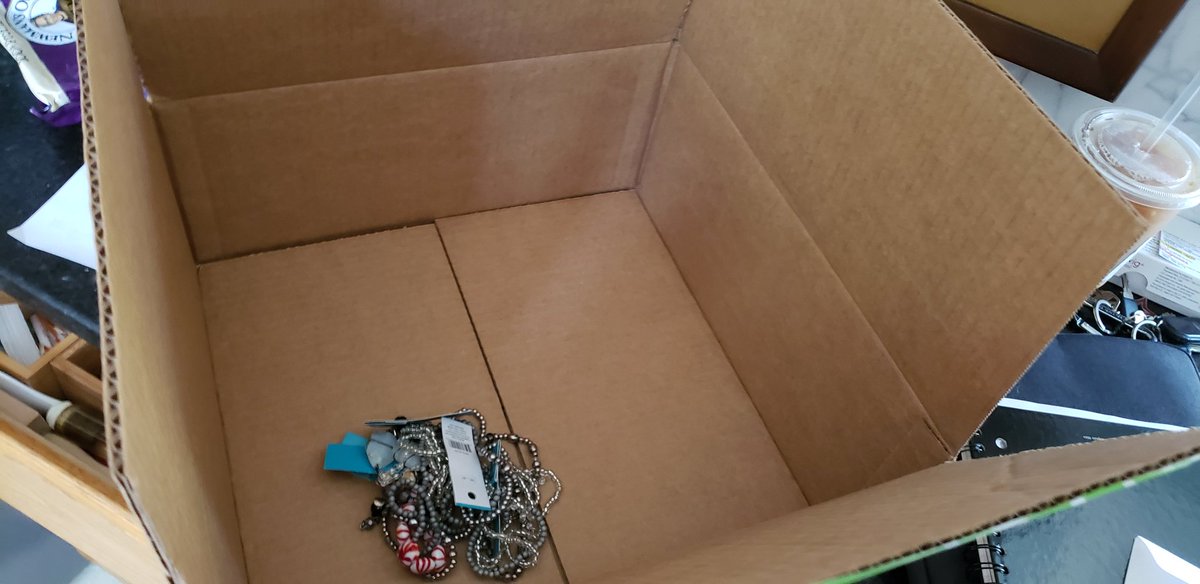 fanojoel's tweet photo. Winning an award for the worst box to item ratio @JoAnn_Stores https://t.co/nGyoNMaDNN