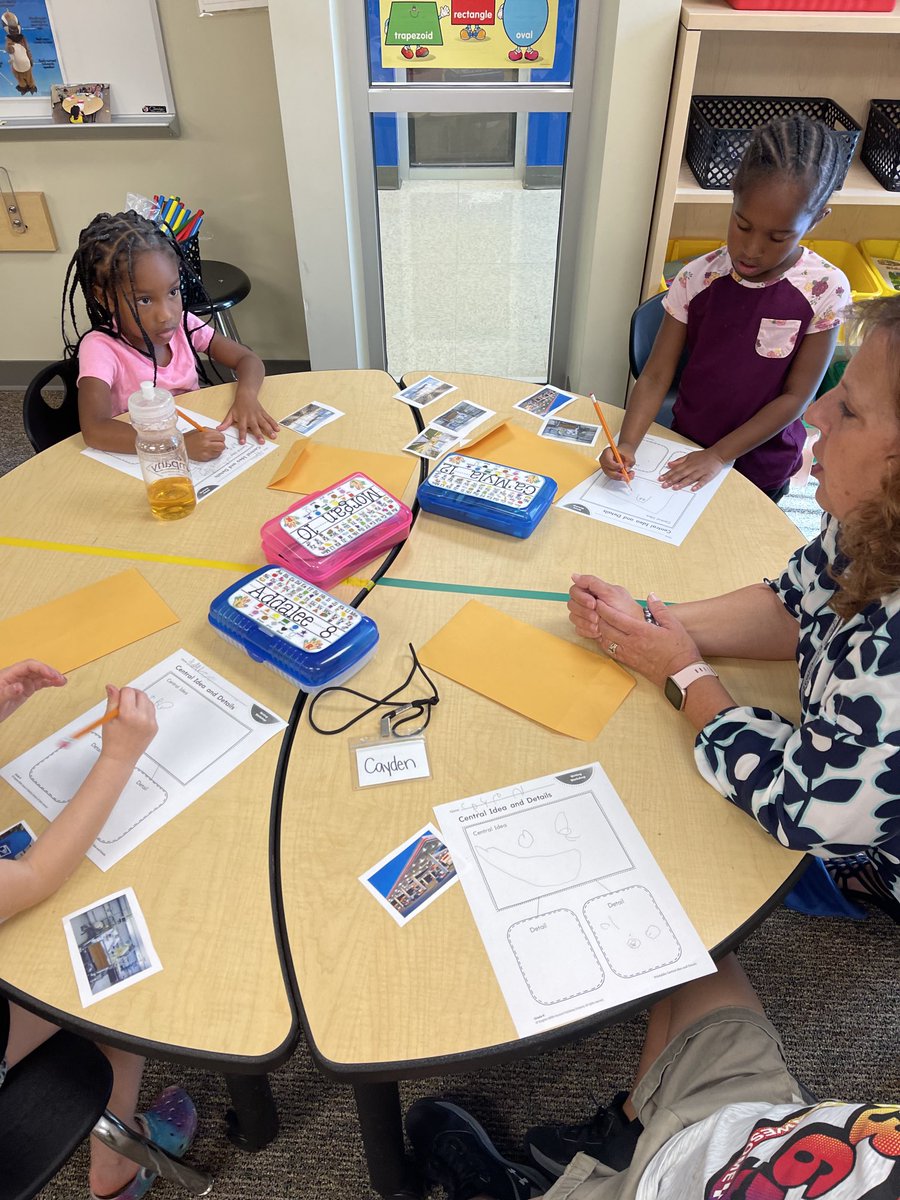 KarkoshKelsi's tweet photo. Planning to write about about buildings in our community today in K! #QHES #GoQuails https://t.co/nG3kg3xtN4