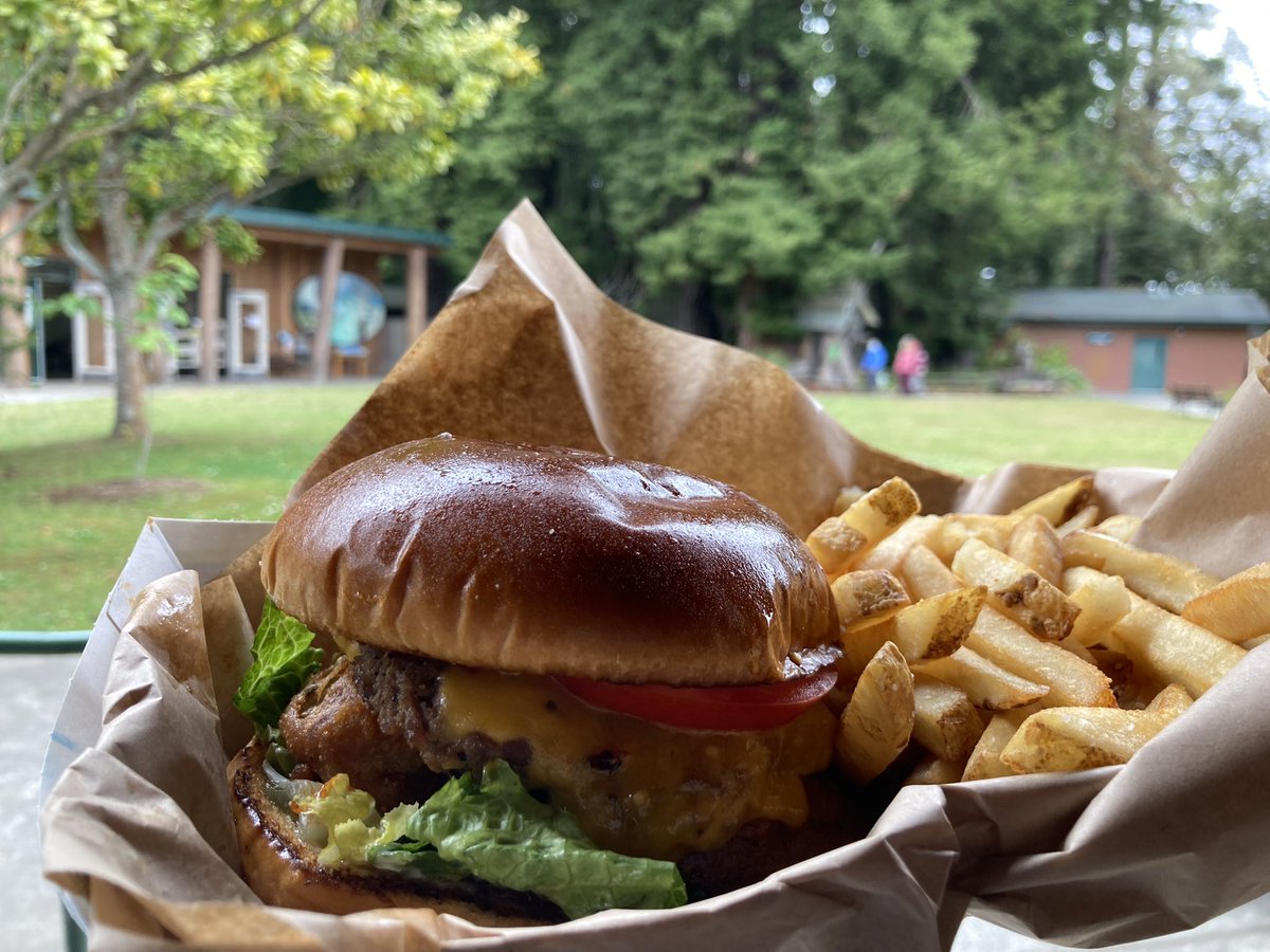 JFumikoCahill's tweet photo. Just want to say how much I like the burgers at the zoo cafe and APD. https://t.co/xrEod1Ylzc