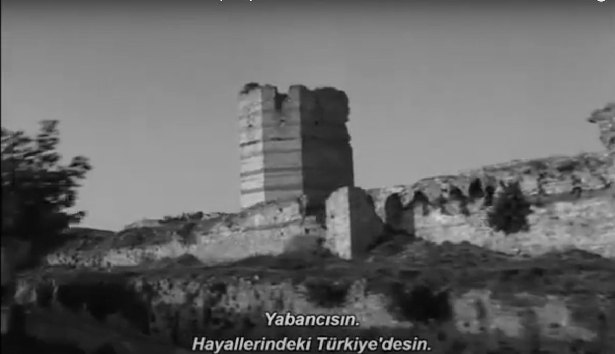 busra_esr's tweet photo. Podcast sayesinde izledim, çok enteresan bir filmdi gerçekten. Fransız bakışında İstanbul?? Kimin İstanbul'uydu bilmiyorum ama, böyle seyretmesi güzeldi. https://t.co/llM5QIkC2j